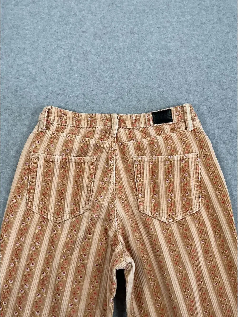 BDG Urban Outfitters Floral Corduroy Mom Jeans Women’s Size 27 Boho‎